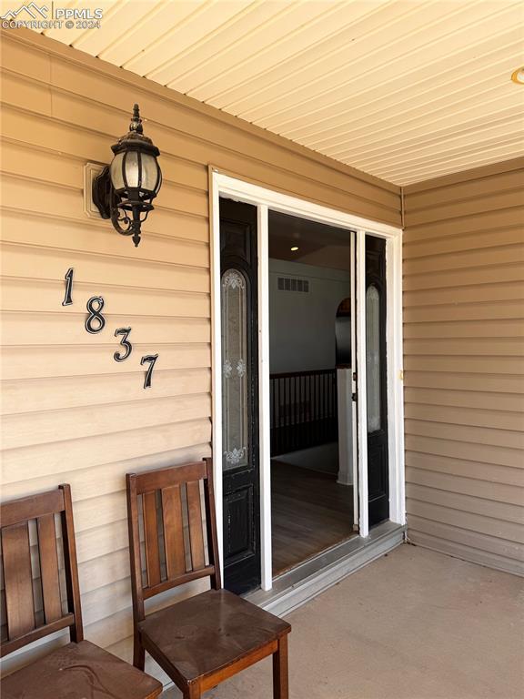 doorway to property with covered porch