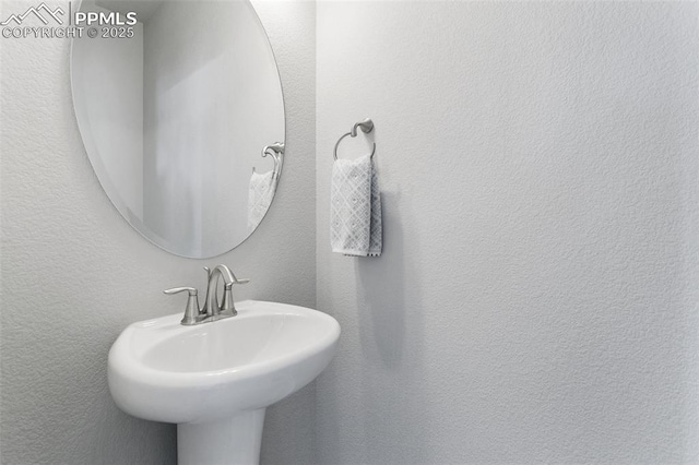 bathroom featuring sink