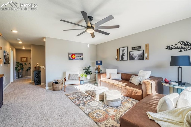 carpeted living room featuring ceiling fan