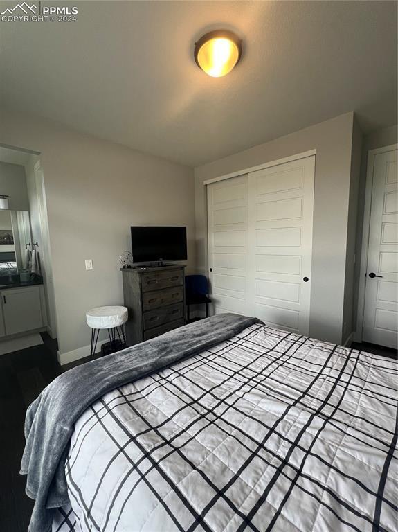 bedroom featuring a closet