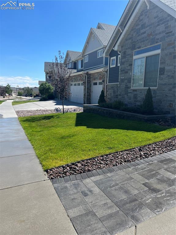 view of front facade with a front lawn and a garage