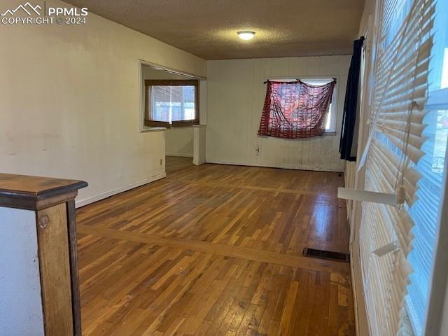 spare room with a textured ceiling