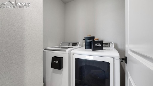 13358 Savannah Falls Ct, Peyton, CO 80831 - washroom featuring a textured wall, independent washer and dryer, and laundry area