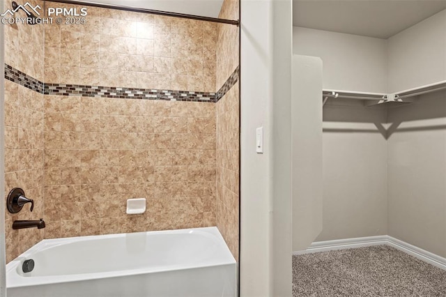 bathroom with tiled shower / bath