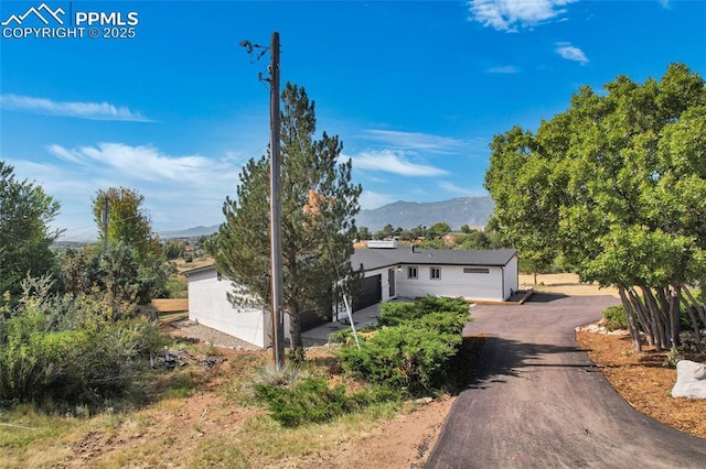 view of front of home featuring a mountain view