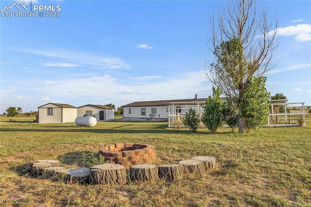 view of yard featuring an outdoor fire pit