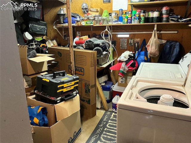 storage room with washing machine and dryer