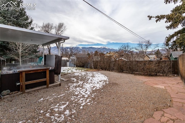 view of yard featuring a mountain view and a shed