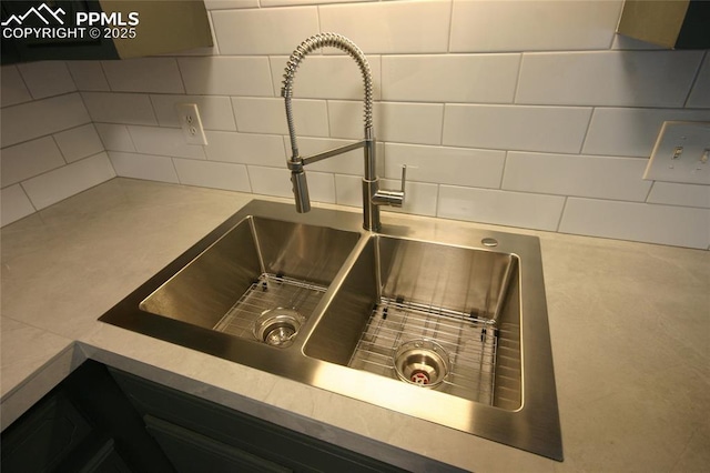 room details with tasteful backsplash and sink