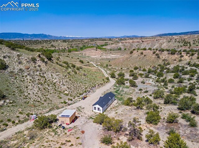 birds eye view of property featuring a mountain view