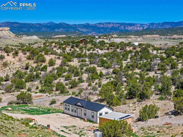 birds eye view of property featuring a mountain view