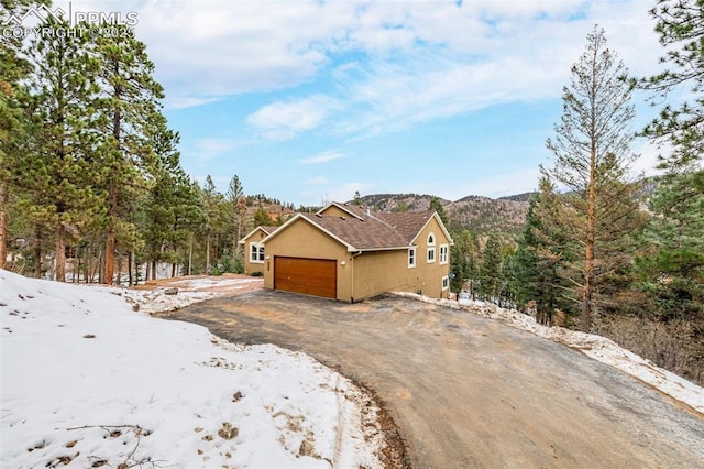 view of front of home featuring a mountain view and a garage