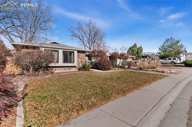 view of front of home with a front lawn