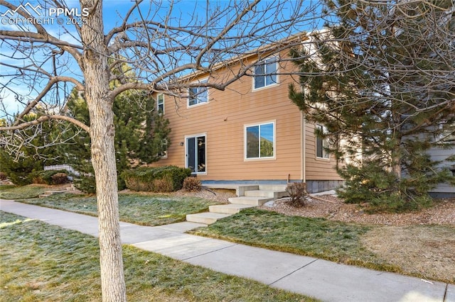 view of front of property with a front lawn