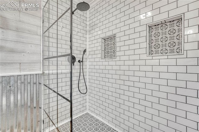 bathroom featuring a tile shower