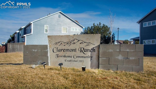 community sign with a lawn