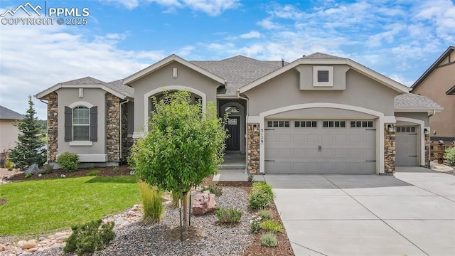 view of front of home featuring a garage and a front yard