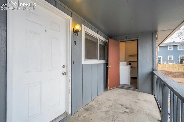 property entrance featuring washer / clothes dryer