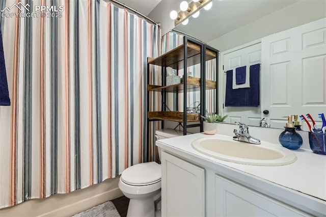 full bathroom featuring vanity, shower / bath combo, and toilet