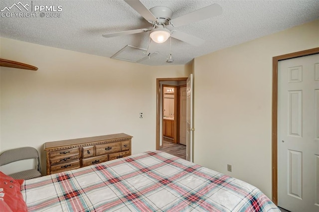 bedroom featuring ceiling fan and a textured ceiling