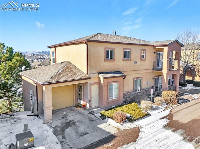 view of front of property featuring a garage