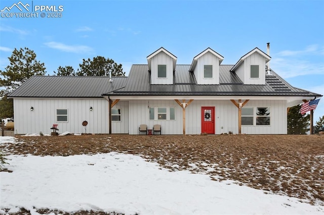 view of modern farmhouse style home