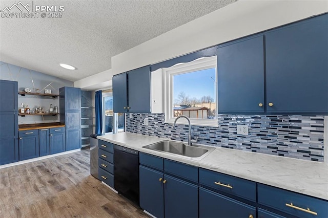 kitchen featuring dishwasher, sink, blue cabinetry, a textured ceiling, and dark hardwood / wood-style flooring