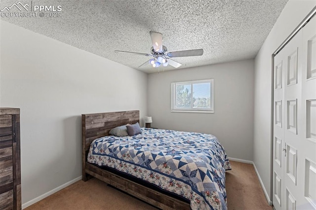 bedroom with carpet flooring, ceiling fan, and a textured ceiling