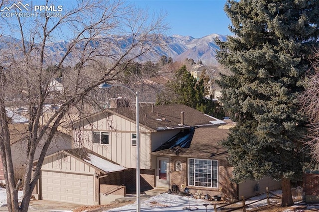 view of front of property featuring a mountain view and a garage