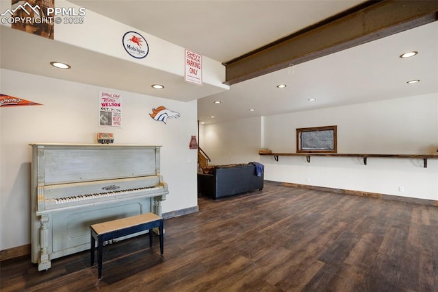 living area featuring recessed lighting, wood finished floors, and baseboards