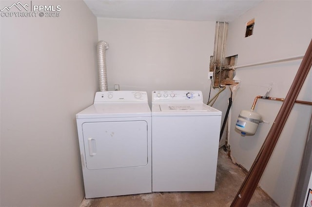 laundry room with washing machine and dryer