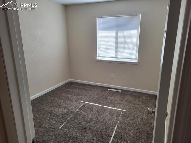 unfurnished room featuring carpet floors, visible vents, and baseboards