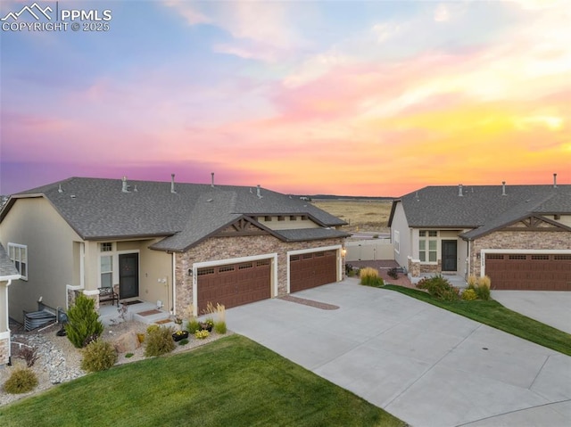 craftsman house featuring a lawn and a garage