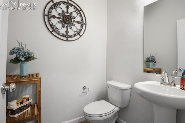 bathroom featuring toilet and sink