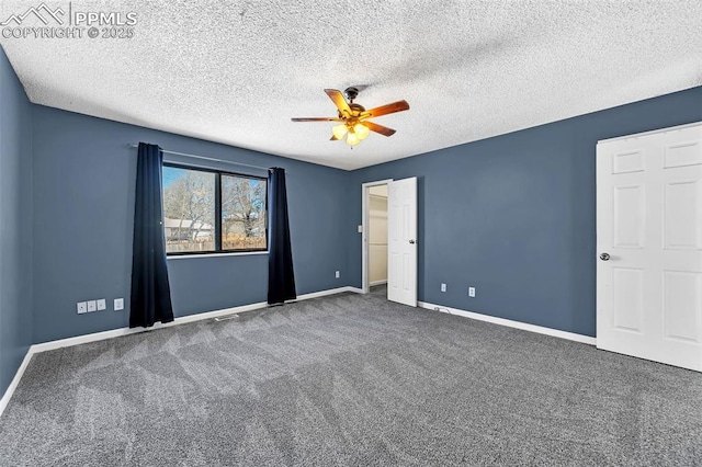 carpeted empty room with a textured ceiling and ceiling fan