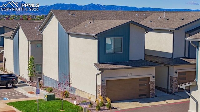 townhome / multi-family property with a mountain view and a garage