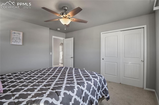 bedroom featuring ceiling fan, carpet, and a closet