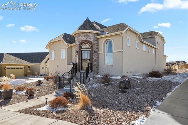 view of front of house featuring a garage