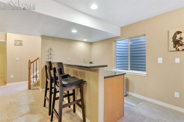 kitchen with kitchen peninsula and a breakfast bar area