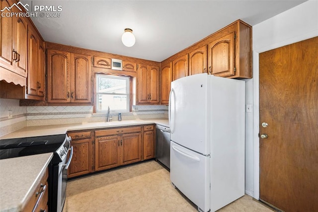 kitchen with sink, appliances with stainless steel finishes, and tasteful backsplash