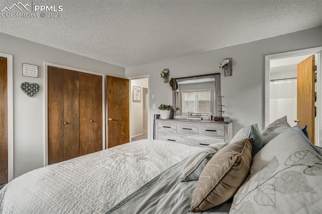 bedroom featuring a textured ceiling