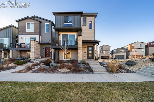 view of front of house featuring a front lawn