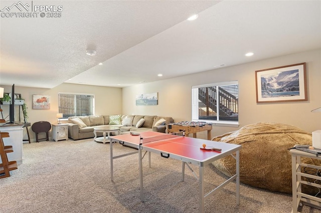 recreation room with carpet flooring