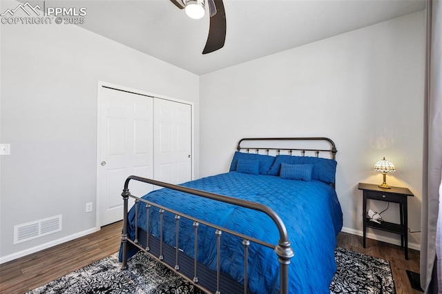 bedroom featuring ceiling fan, dark hardwood / wood-style flooring, and a closet