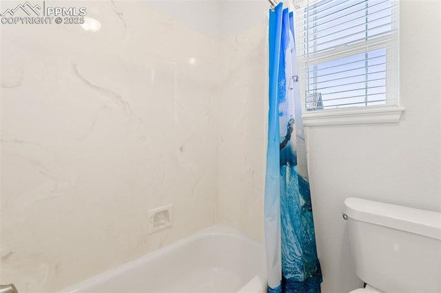 bathroom with shower / bath combo with shower curtain and toilet