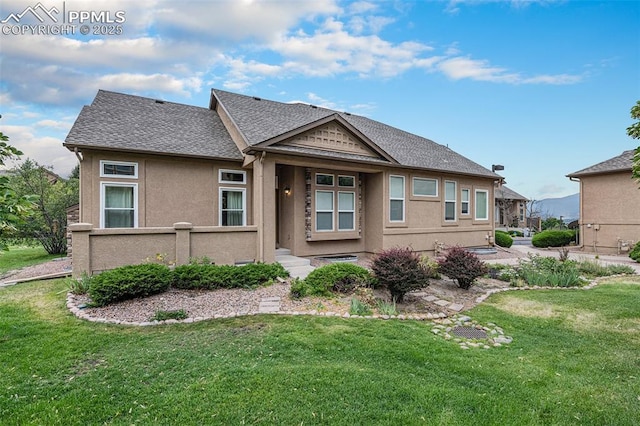 view of front of property with a front lawn