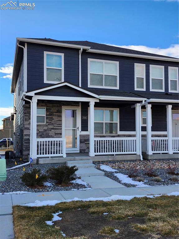 view of front of house featuring covered porch