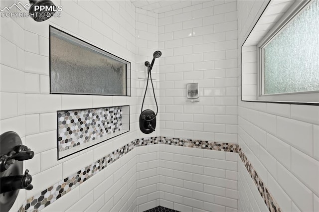 bathroom featuring tiled shower