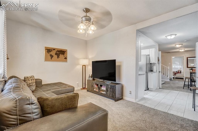 carpeted living room featuring ceiling fan