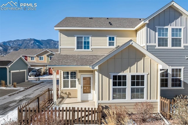 view of front of property featuring a mountain view